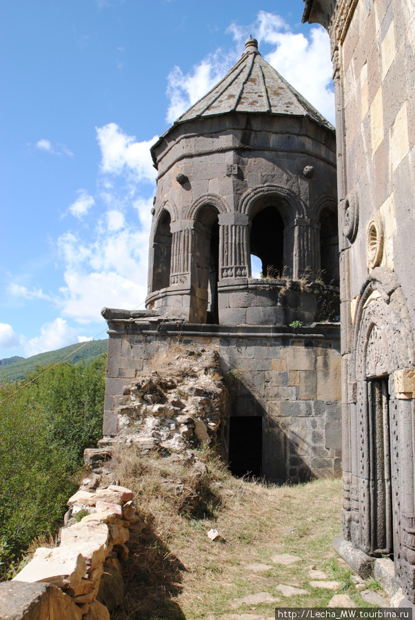Колокольня Тирской церкви Цхинвал, Южная Осетия