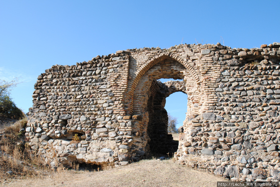 Главные ворота Дменисской крепости Цхинвал, Южная Осетия