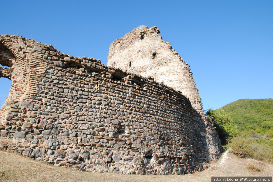 Главные ворота Дменисской крепости Цхинвал, Южная Осетия