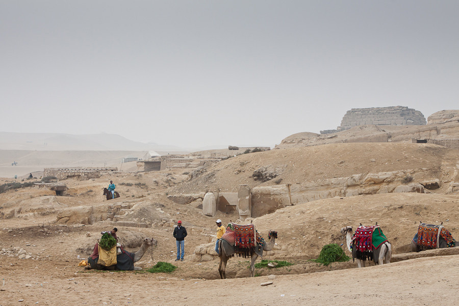 А так же располагается база верлюжатников Гиза, Египет