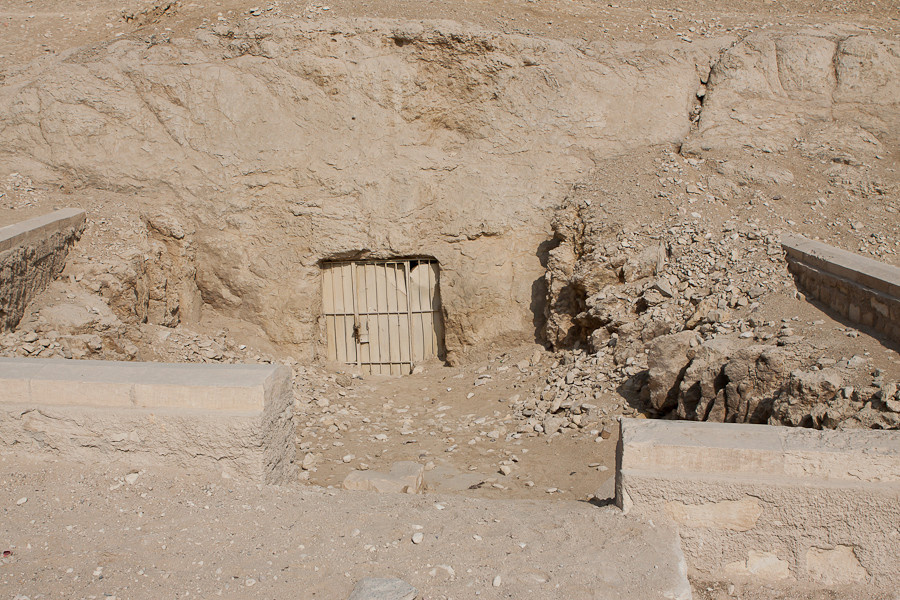 Гробницы высеченные в скале Гиза, Египет