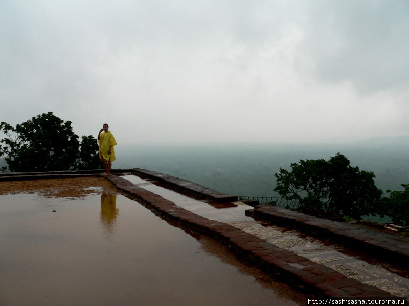 Третий день с неба течет вода Сигирия, Шри-Ланка
