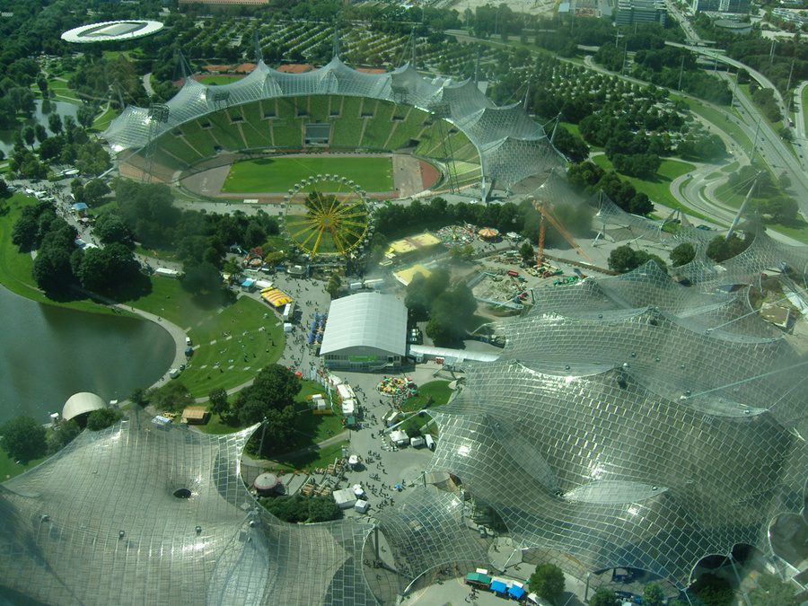 Это парк Олимпийский. Там есть аквариум Сиалайф. Нам очень понравился. Мюнхен, Германия