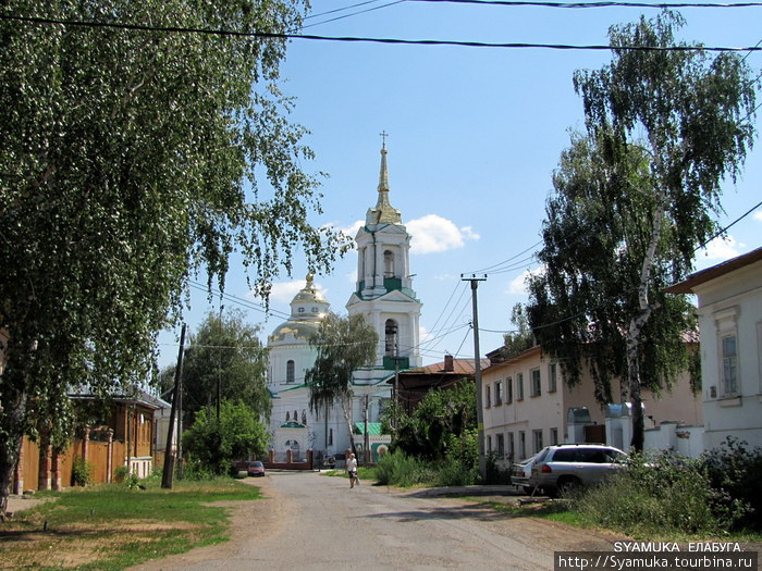 Каждый год 31 августа, в День Памяти настоятель Покровской церкви в Елабуге служит панихиду по Марине Цветаевой. Елабуга, Россия