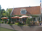 Де-Фортуна. Ресторан в саду на канале