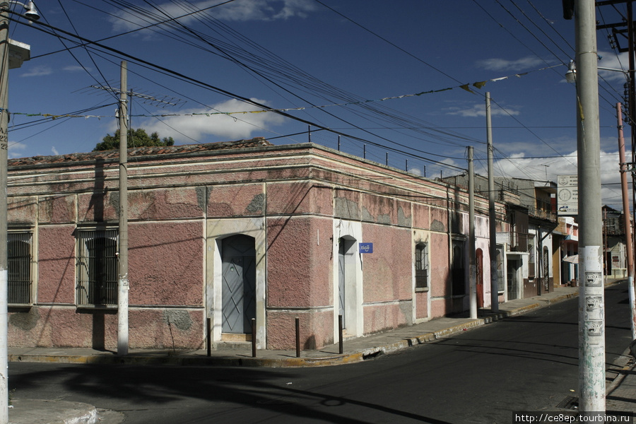 Живой сальвадорский город Санта-Ана, Сальвадор