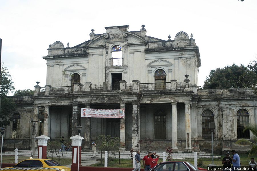 Эта церковь стоит в очереди на восстановление Санта-Ана, Сальвадор