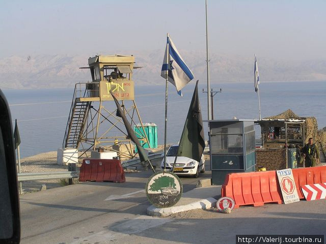 Контрольно — пропускные пункты на территории Израиля — дело обыденное.