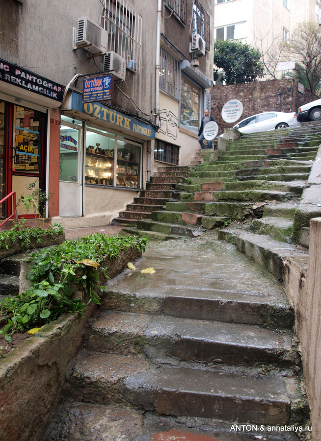 К Галатской башне ведут узкие улицы и лестницы Стамбул, Турция