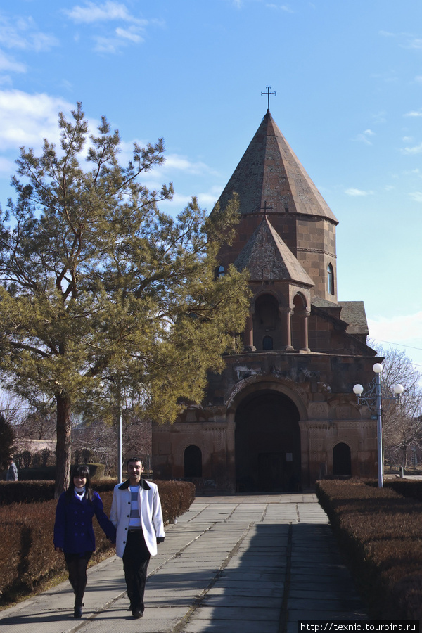 Следующая церковь в Эчимиядзие, почти не видна с дороги, но весьма интересна Армения