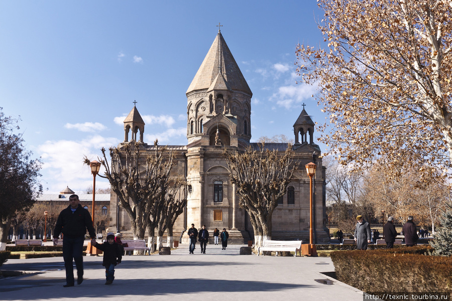 Ну и главный религиозный центр Армении Армения