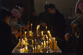 В армянских церквях не так строго следят за нарушением канонов. Женщины нередко появляются без платков, можно фотографировать