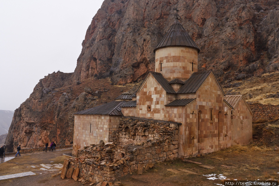 Как и многие другие он был воссоздан из руин в годы советской власти Армения
