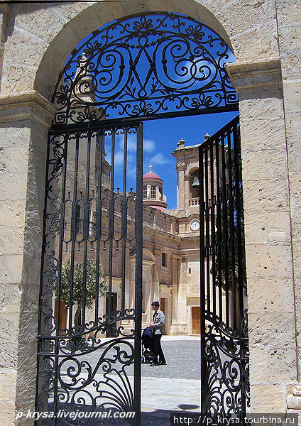 Внутренний двор церкви Меллиха, Мальта