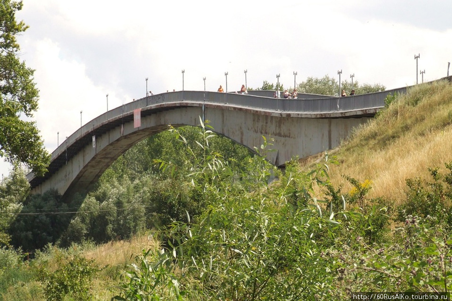 2008 Июль - Чернигов (церковные пещеры и Новгородский мост) Чернигов, Украина