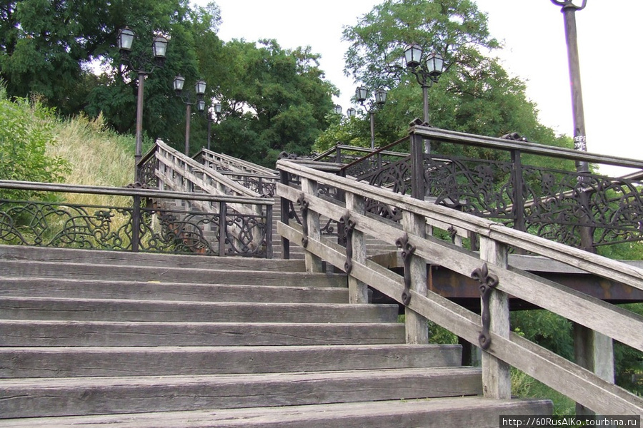 2008 Июль - Чернигов (церковные пещеры и Новгородский мост) Чернигов, Украина