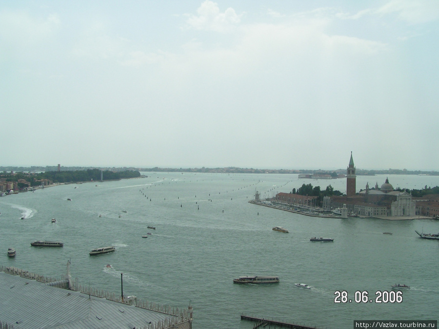 Одна из панорам, открывающихся с верхушки башни Венеция, Италия