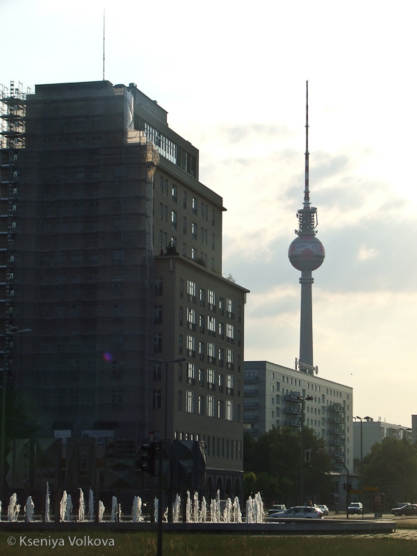 Тебебашня и традиционные панельные высотки Берлин, Германия