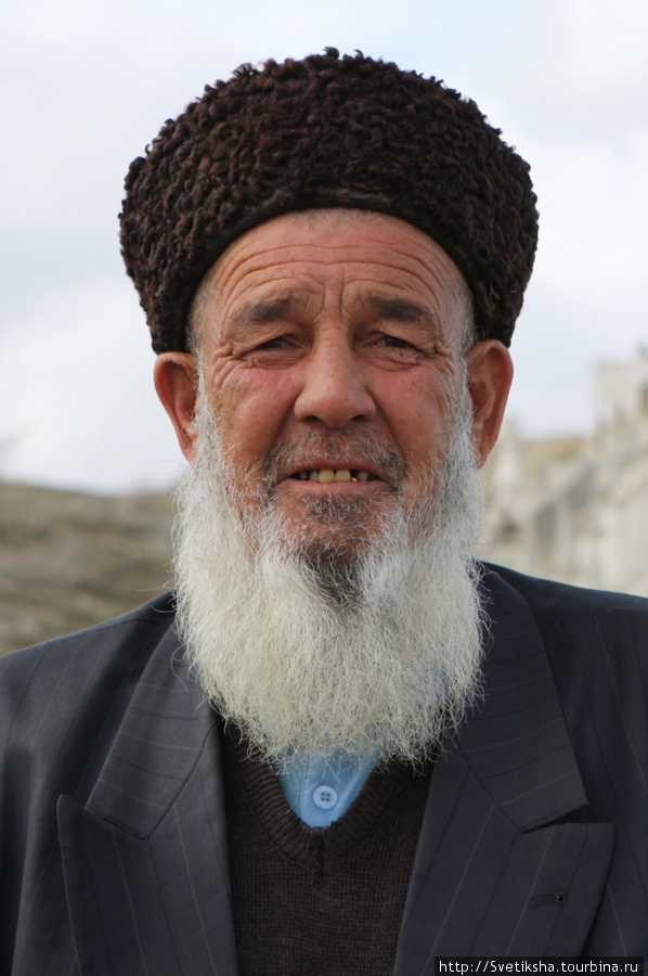Смотритель могилы друга Мухаммеда Ашхабад, Туркмения