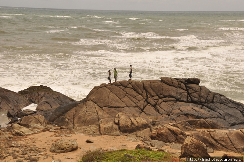 Волны накатывают все чаще и мощнее. Шри-Ланка