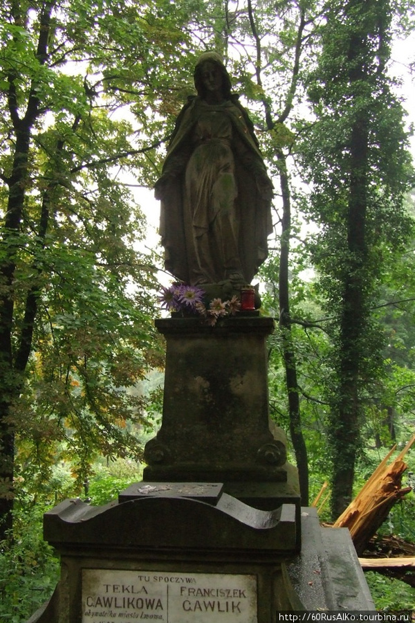 2008 Июль - Львов. Лычаковское кладбище-музей