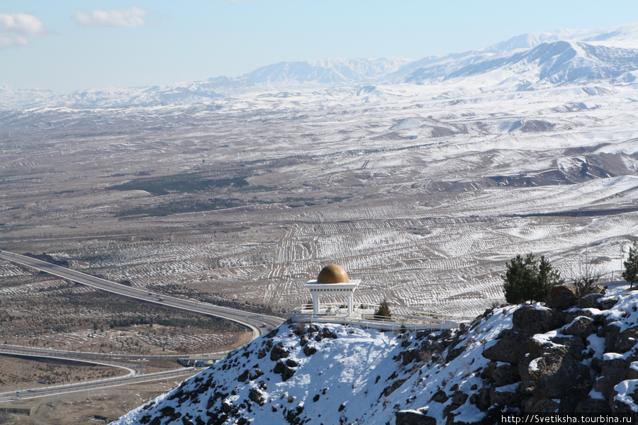 Тропа здоровья вдоль горного хребта Ашхабад, Туркмения