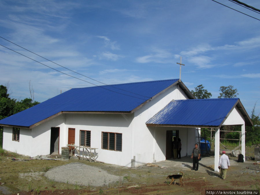 Церковь на Носе Борнео (в 2 км от мыса). Церковь достаивается Кудат, Малайзия