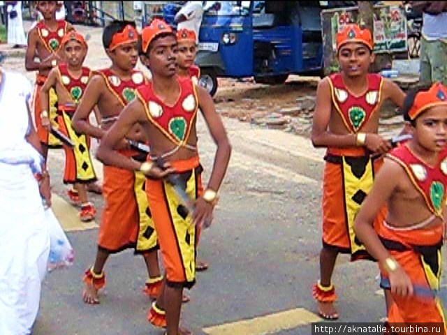 Парад в честь полнолуния Анурадхапура, Шри-Ланка
