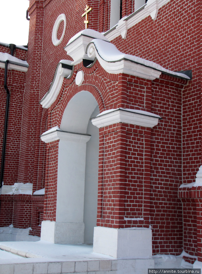Боковая дверь собора. Рязань, Россия