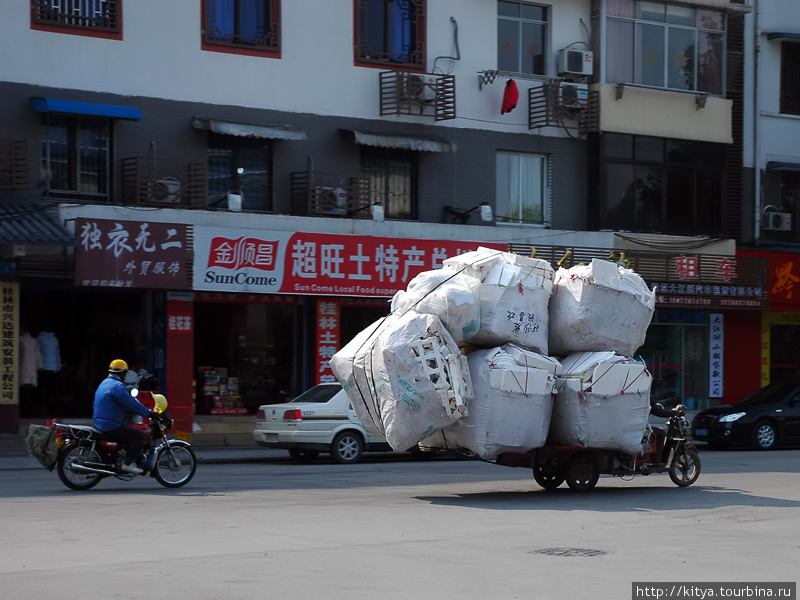 Мотоцикл на улице в Гуйлине Китай