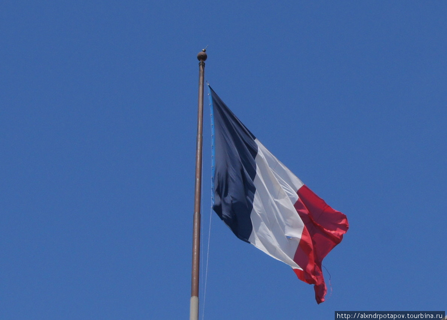 viva la France
влаг на дворце Шайо Париж, Франция