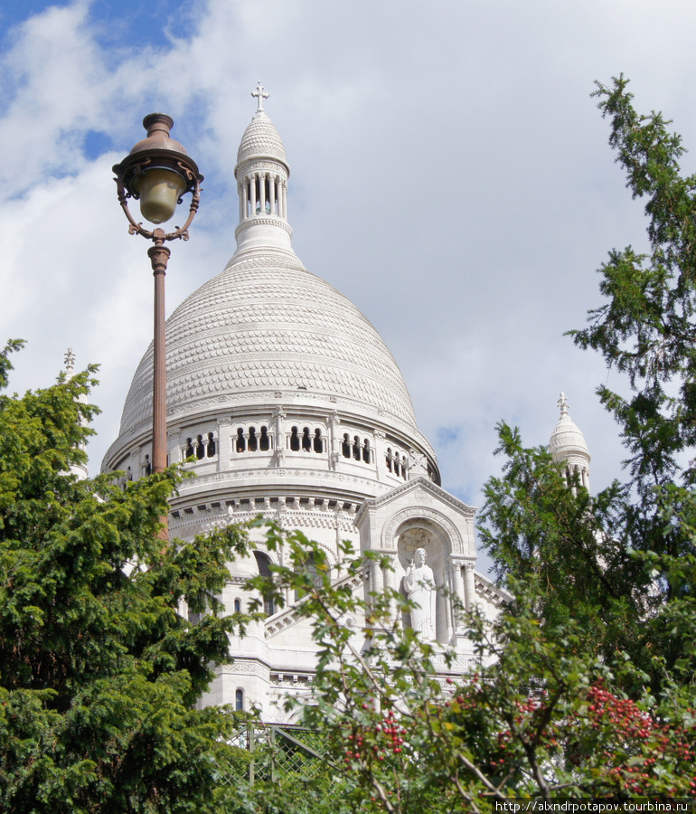 Сакре-Кёр (Basilique du Sacre Coeur)
белоснежный собор!
на самой вершине Парижа Париж, Франция