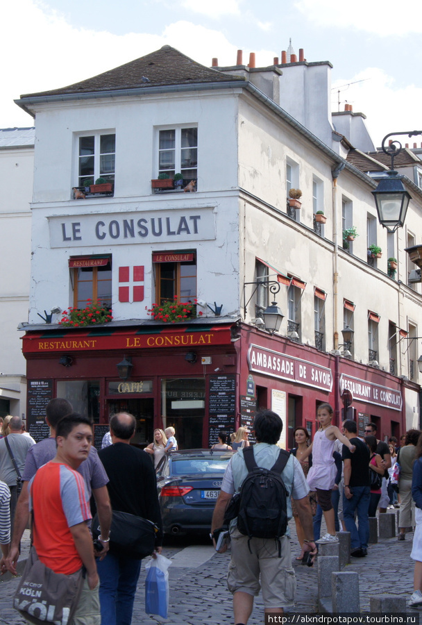ресторан Le Consulat на пересечении Rue Norvins и Rue des Saules — встречается в одном из эпизодов норвежского фильма Во власти женщины (Tatt av kvinnen) Париж, Франция