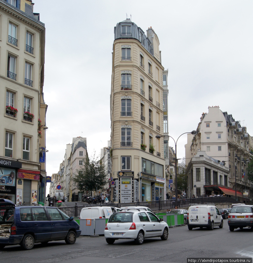 влюблен в такие миниатюрные домики — на Boulevard Bonne Nouvelle Париж, Франция