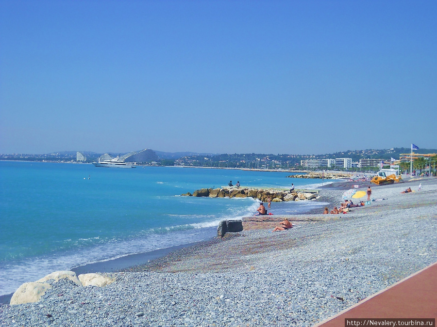Пляж рядом с Ниццей в местечке Cagnes-sur-mer Ницца, Франция