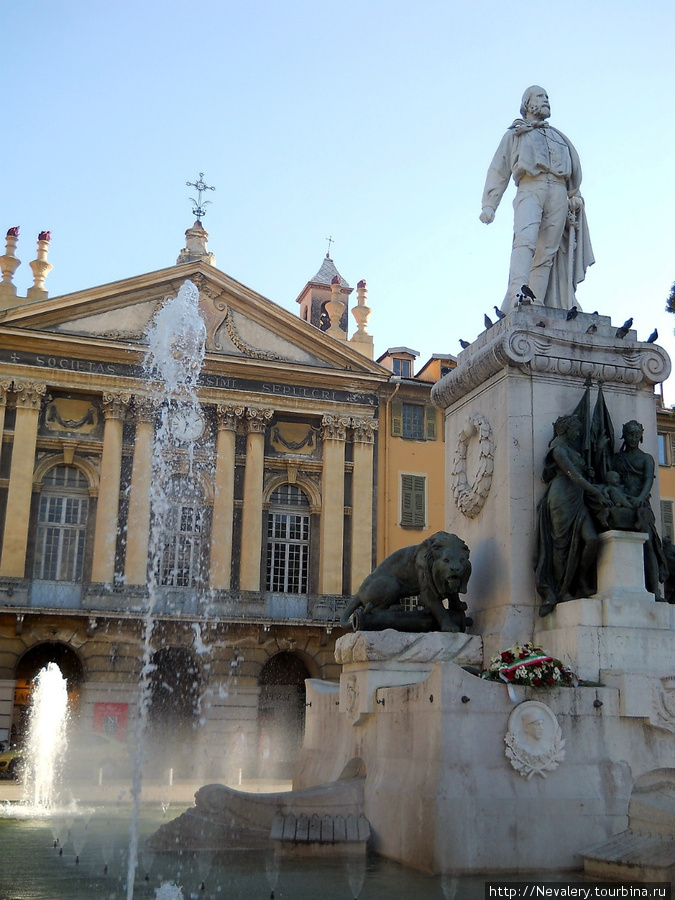 памятник Гарибальди на одноименной площади Ницца, Франция