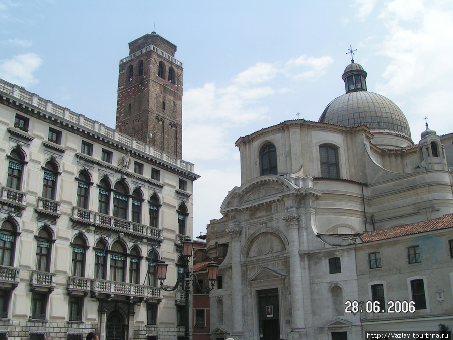 Церковь и её колокольня Венеция, Италия