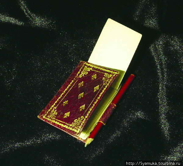 Записная книжечка с карандашом М. И. Цветаевой, найденная в кармане ее фартука (фото из интернета). Елабуга, Россия