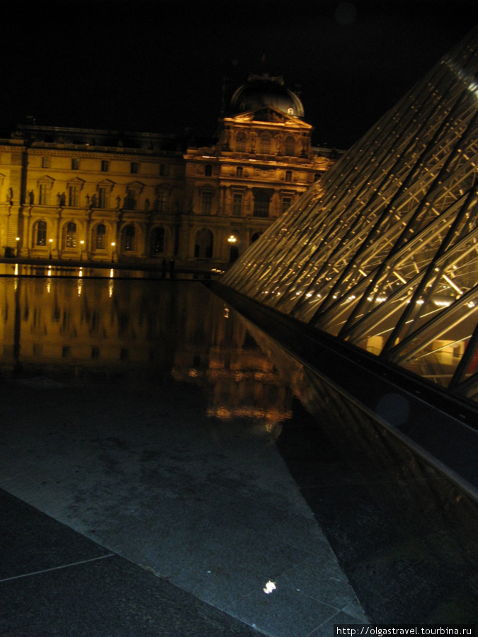 Ночной Лувр Париж, Франция