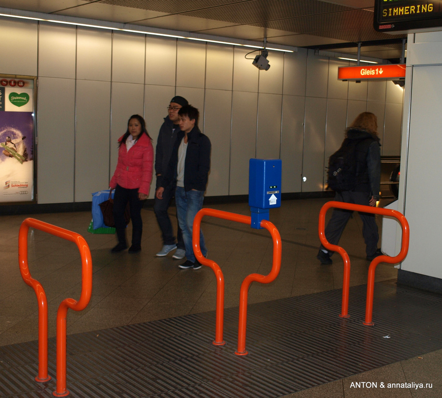 В метро Вены вместо турникетов Австрия