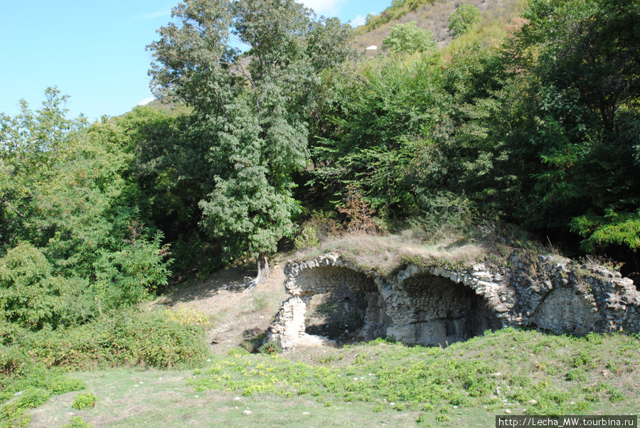Развалины баней Ксанское ущелье, Южная Осетия