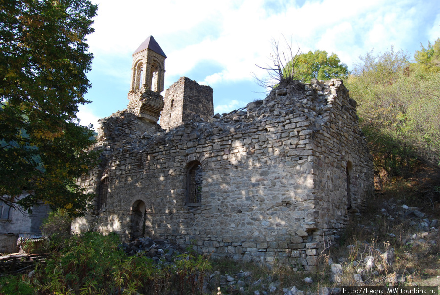 Церковь в Бикар ( фото Валерия Плиева) Ксанское ущелье, Южная Осетия