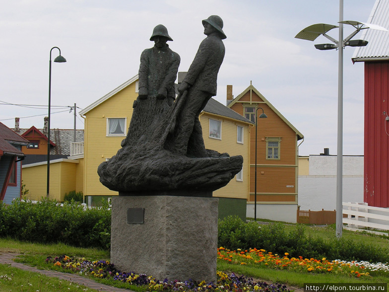 Памятник поморским рыбака