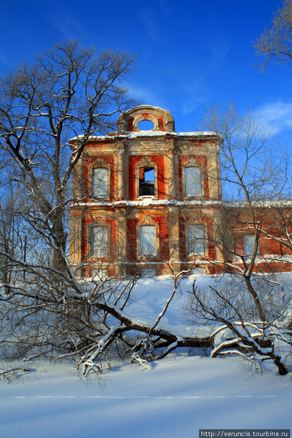 Руины конюшен Стрельна, Россия