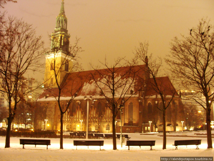 Marienkirche — церковь св. Марии — там же в Mitte за Телебашней Берлин, Германия