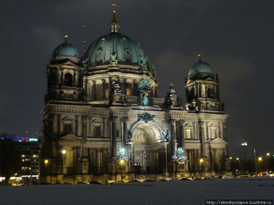 Берлинский Собор (Berliner Dom) — ночное освещение просто потрясает Берлин, Германия