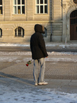 Бедный парень ждет кого-то.. на улице -15С. Жандармская площадь