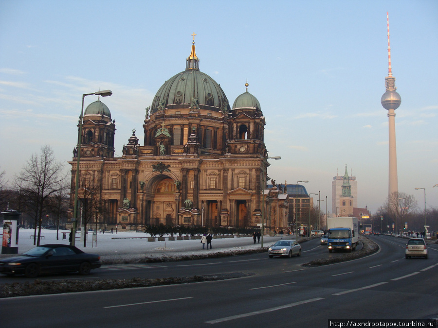 Берлинский собор в морозную погоду не менее очарователен Берлин, Германия