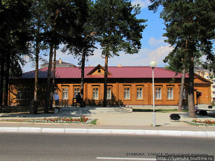 Музей уездной медицыны им. В. М. Бехтерева создан в 2007 году в здании бывшей больницы. Елабуга, Россия