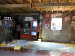Дом изнутри в деревне Souan. Считается очень большим и добротным — из   блоков.